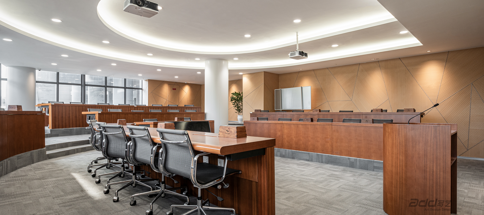 至正道化辦(bàn)公(gōng)樓裝(zhuang)修-階梯教室-pc