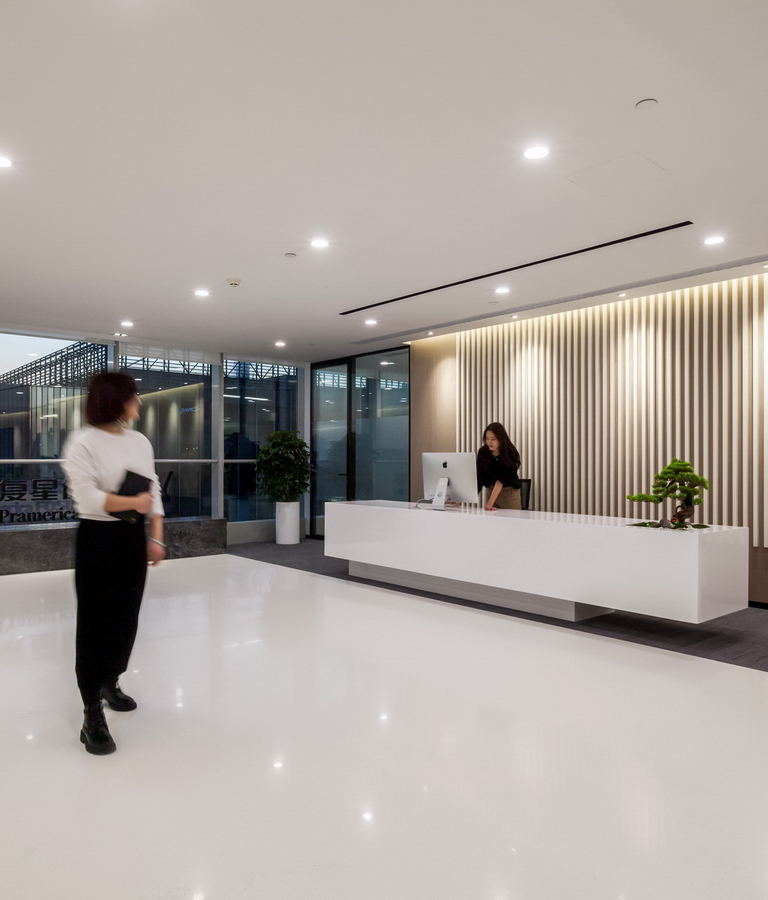 複星保德(dé)信(xin)辦(bàn)公(gōng)室設(shè)計(ji) 前(qian)廳實景圖-pc