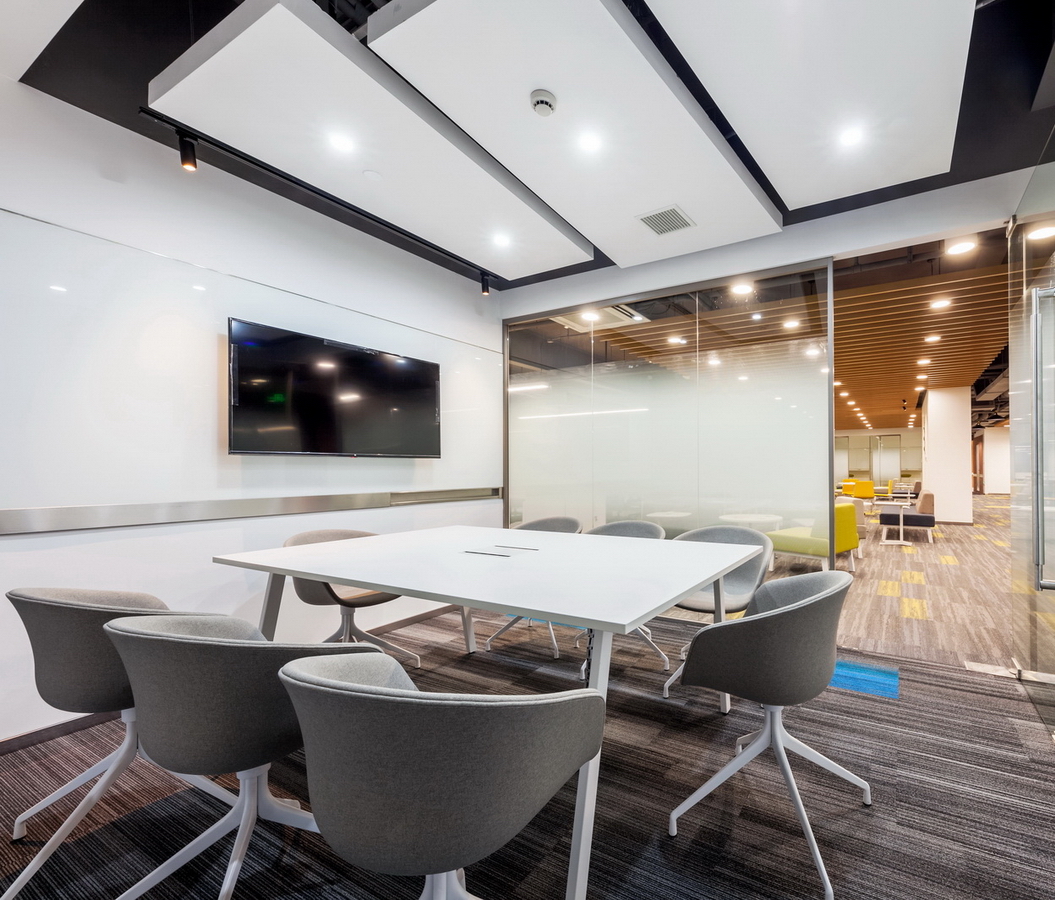 複星共享辦(bàn)公(gōng)室裝(zhuang)修-小(xiǎo)會議室-pc