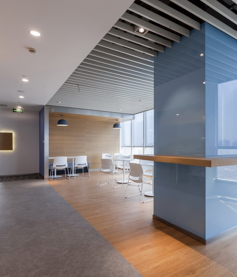 羅賓遜全球物(wù)流辦(bàn)公(gōng)室裝(zhuang)修-茶水間-pc