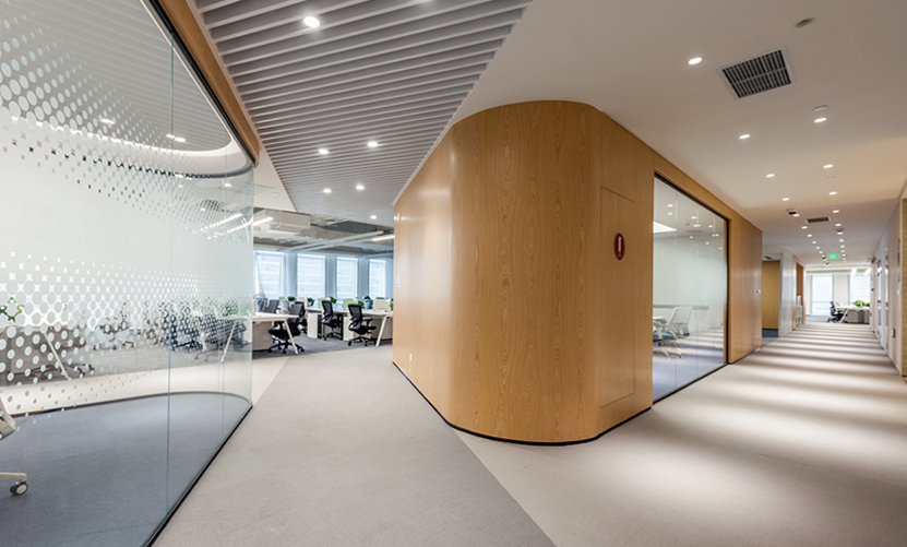 蔚來汽車(che)辦(bàn)公(gōng)樓裝(zhuang)修-走(zou)廊